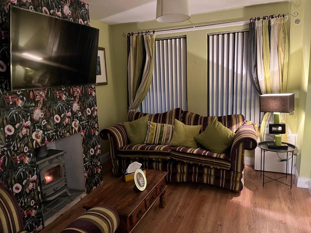 11 Parkmore Street, Ormeau Road, Belfast, Bt7 2Gt, 2 Bedroom House Экстерьер фото